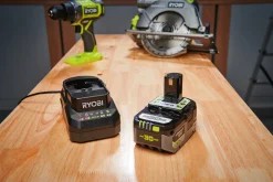 Batteri + Laddare Ryobi ONE+ RC18120B-140X 4Ah 18V