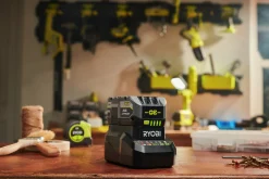 Batteri + Laddare Ryobi ONE+ RC18120B-140X 4Ah 18V
