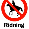 Förbudsskylt 'Ridning förbjuden' A5 vit/röd 150x210mm