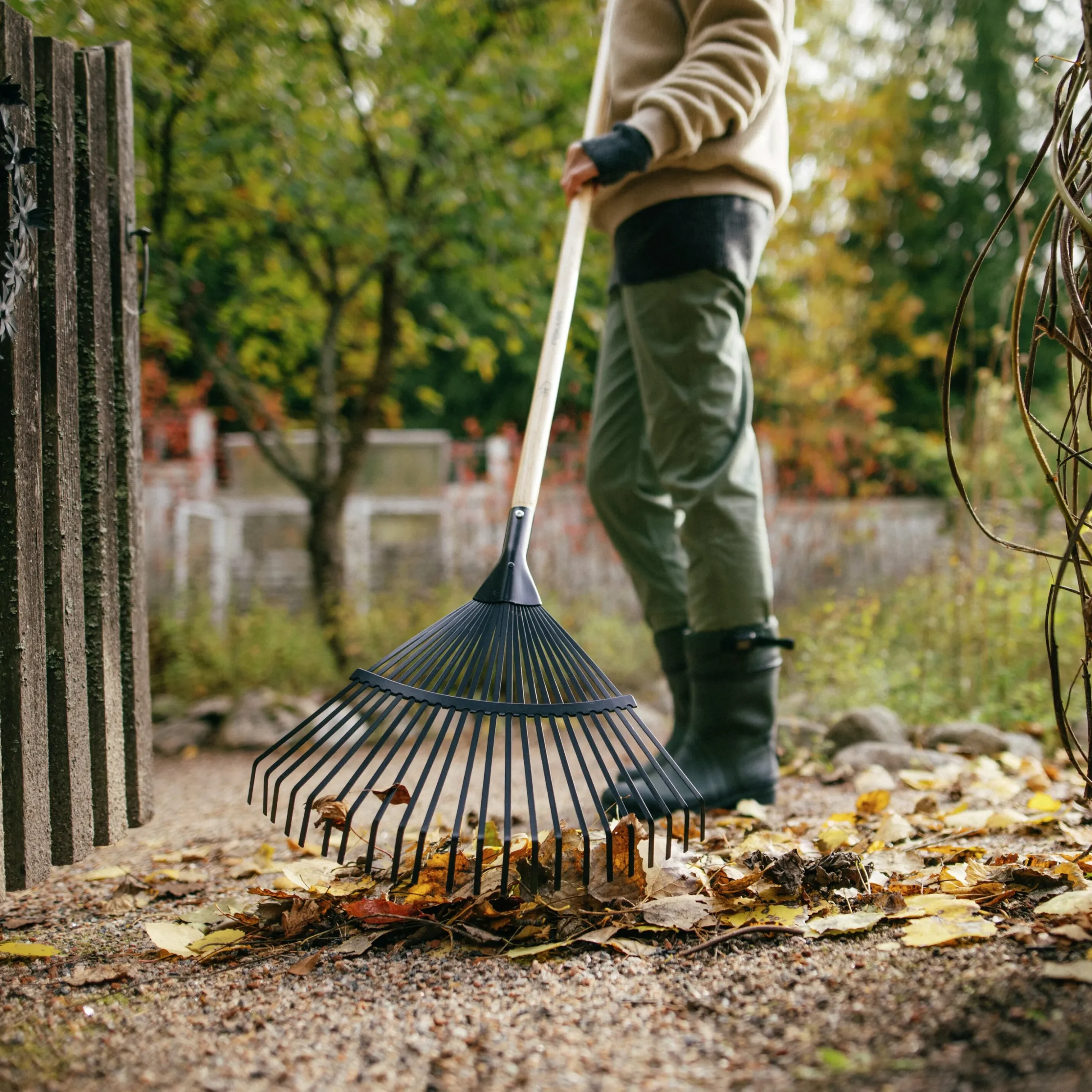 Lövräfsa Fiskars Solid 22FP Plast/trä