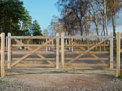 Paddock Octowood komplett med grind 20x60m
