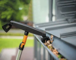 Takrännerensare Fiskars QuikFit med teleskopskaft